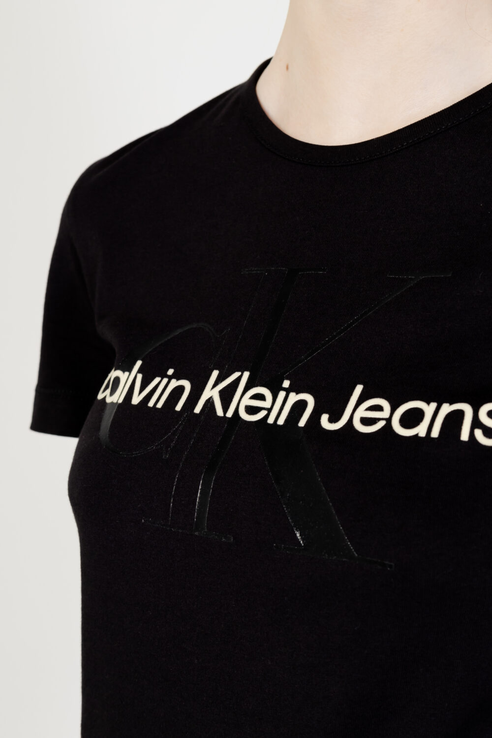 T-shirt Calvin Klein Jeans Nero - Foto 2