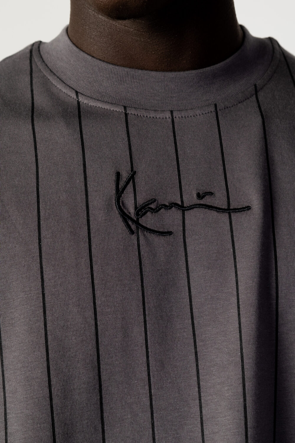 T-shirt Karl Kani small signature washed pinstripe tee Grigio - Foto 2