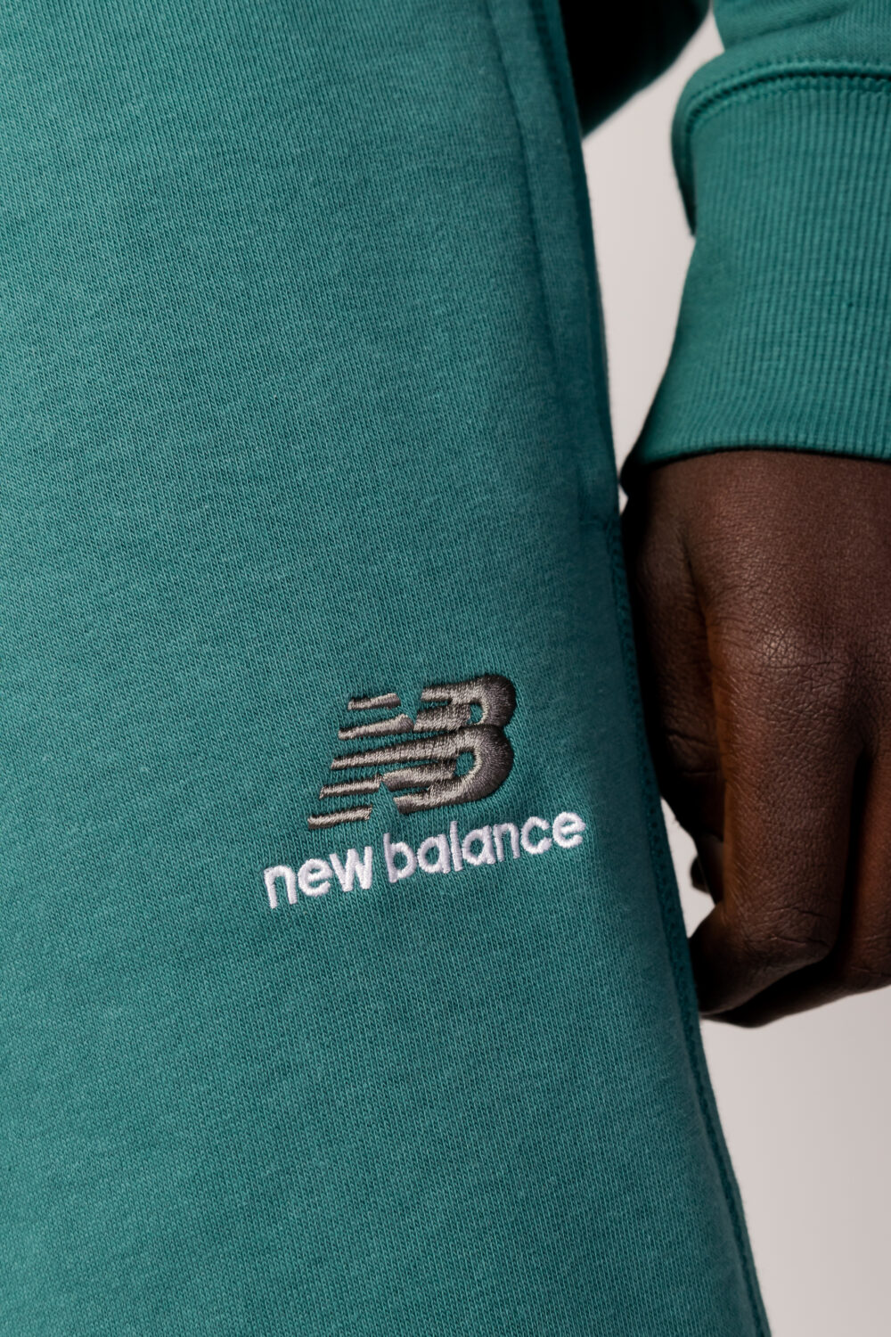 Pantaloni sportivi New Balance uni-ssentials french terry sweatpant Verde - Foto 5