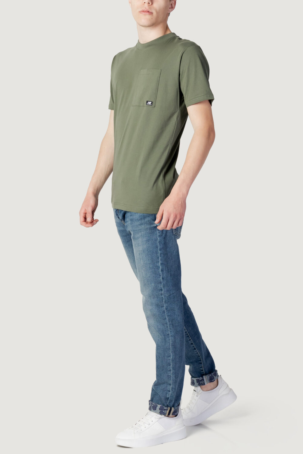 T-shirt New Balance essentials reimagined cotton jersey Verde Oliva - Foto 4
