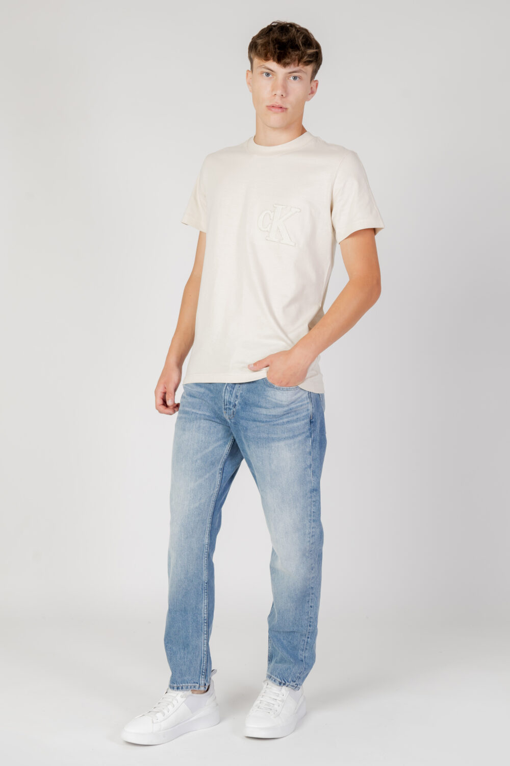 T-shirt Calvin Klein Jeans ck chenille tee Beige - Foto 3