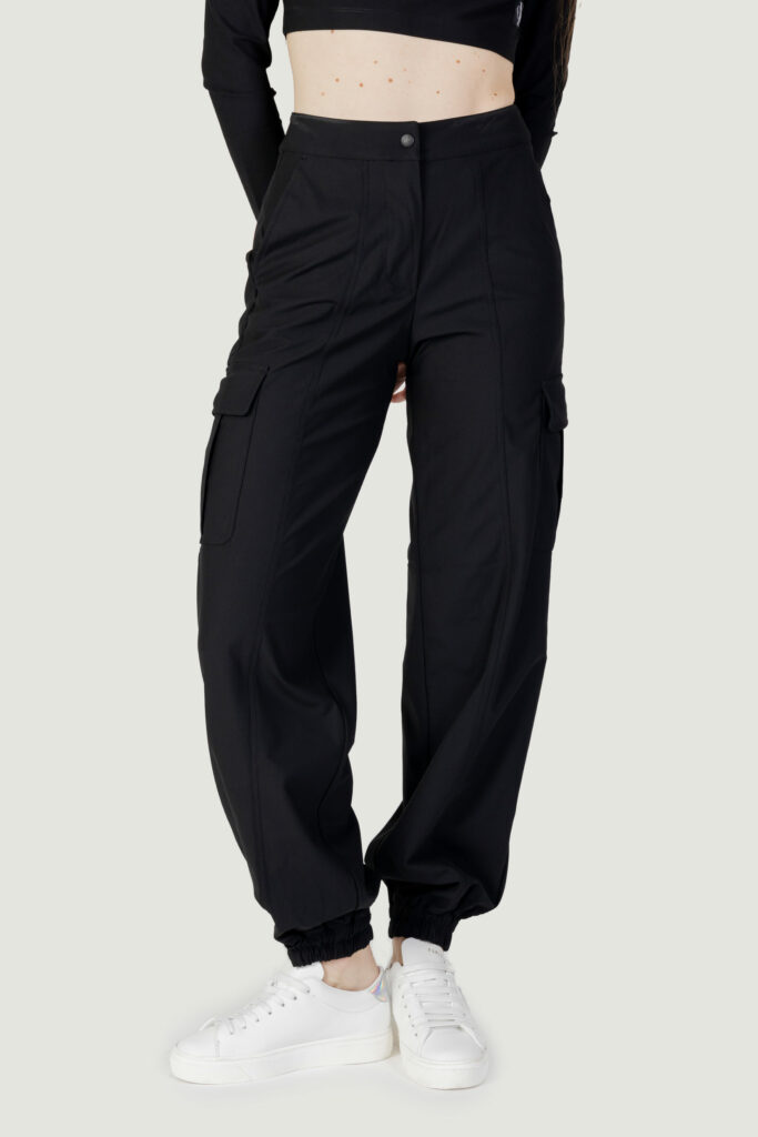 Pantaloni sportivi Calvin Klein Jeans technical cargo knit Nero
