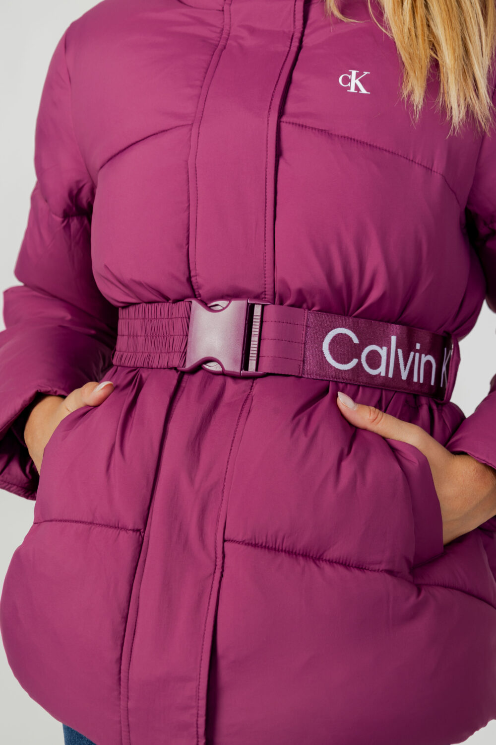 Piumino Calvin Klein Jeans logo belt short puff Viola - Foto 9