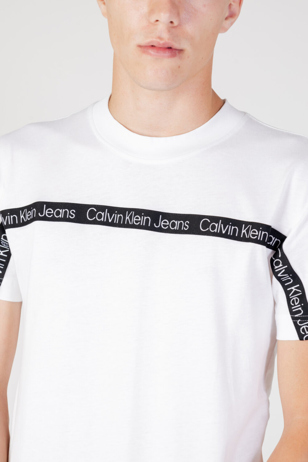 T-shirt Calvin Klein Jeans logo tape tee Bianco - Foto 2