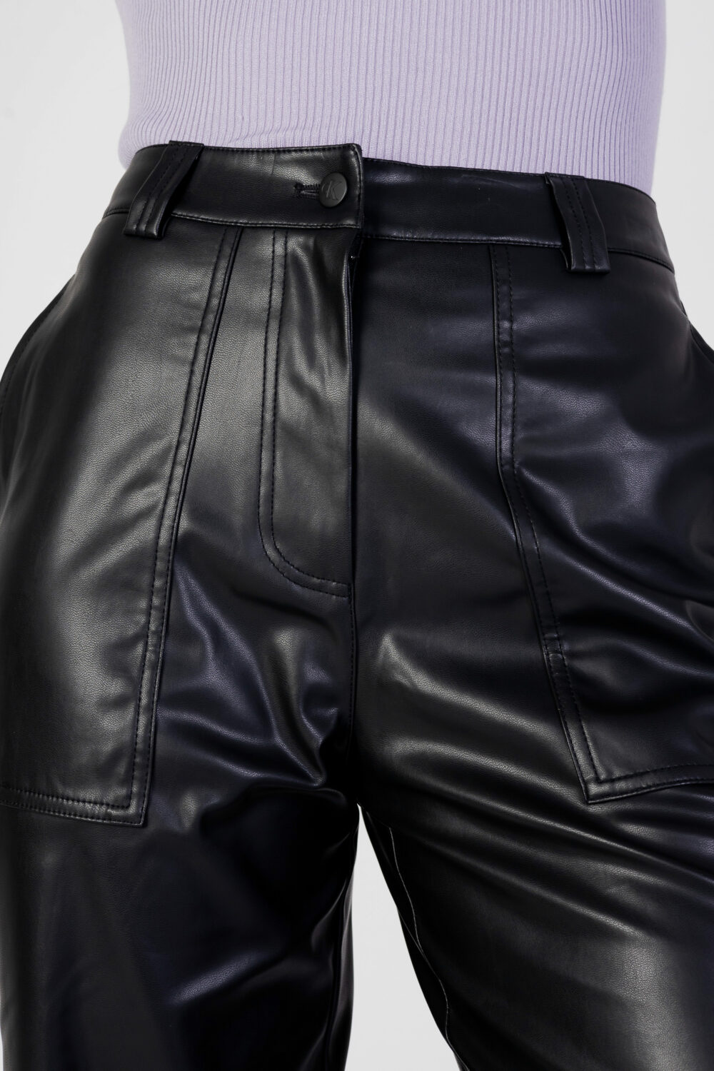 Pantaloni regular Calvin Klein Jeans faux leather high Nero - Foto 4
