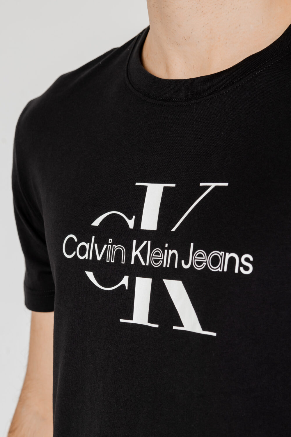 T-shirt Calvin Klein Jeans disrupted outline Nero - Foto 2