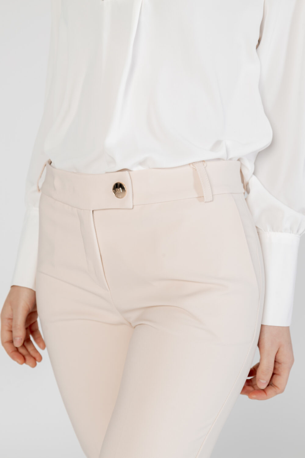 Pantaloni bootcut Rinascimento Beige chiaro - Foto 2