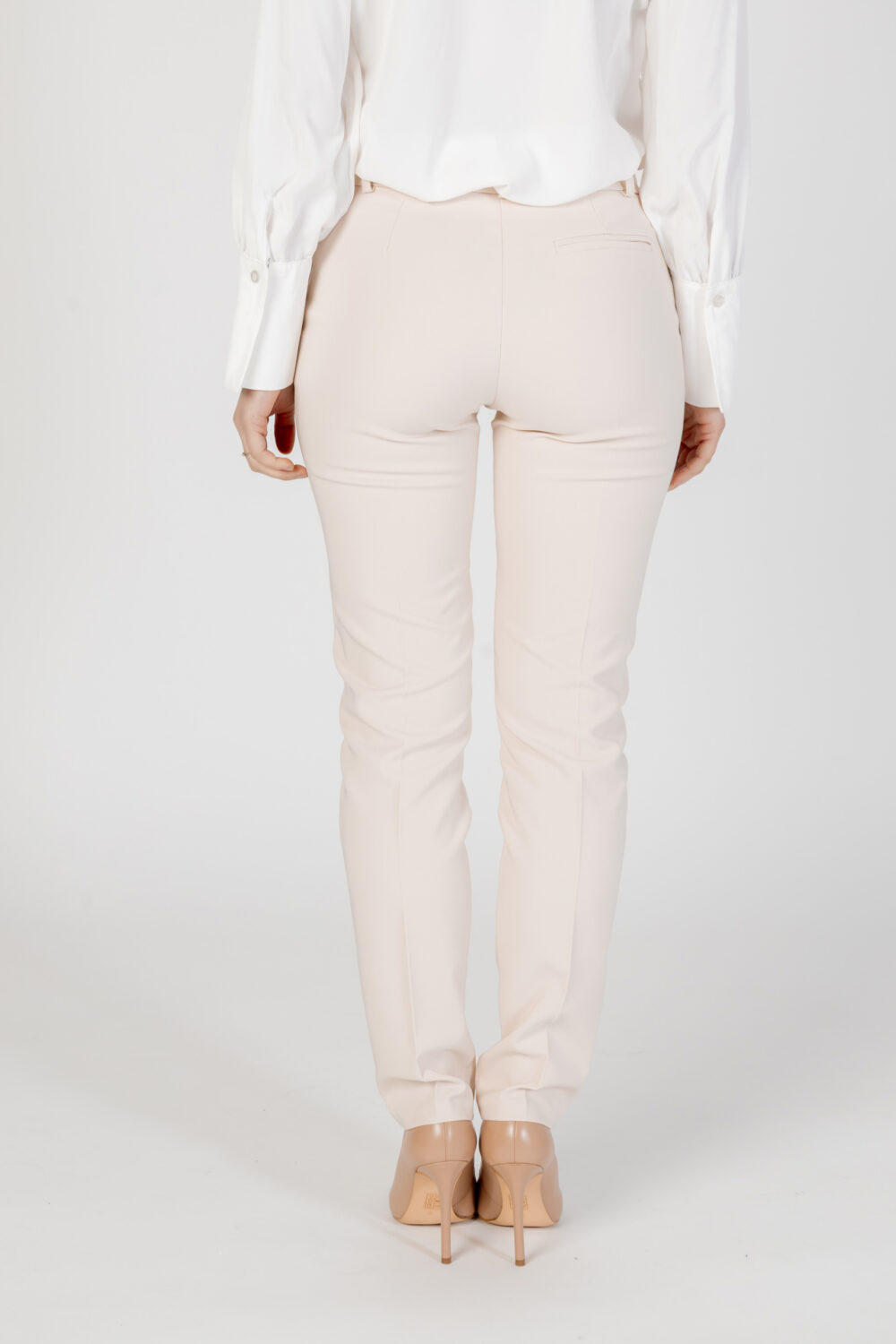 Pantaloni bootcut Rinascimento Beige chiaro - Foto 3