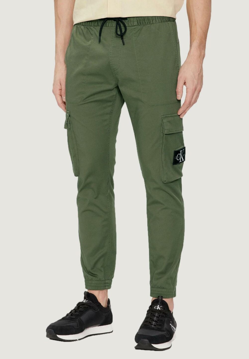 Pantaloni con cavallo basso Calvin Klein Jeans washed cargo Verde Oliva - Foto 1