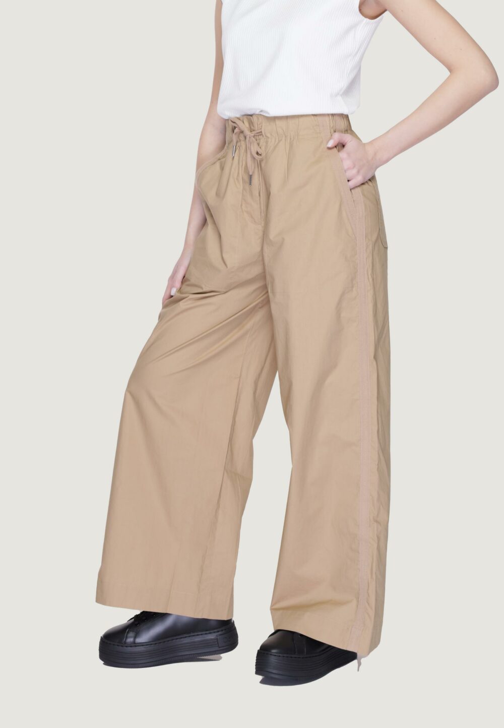 Pantaloni a palazzo Blauer. Beige - Foto 4