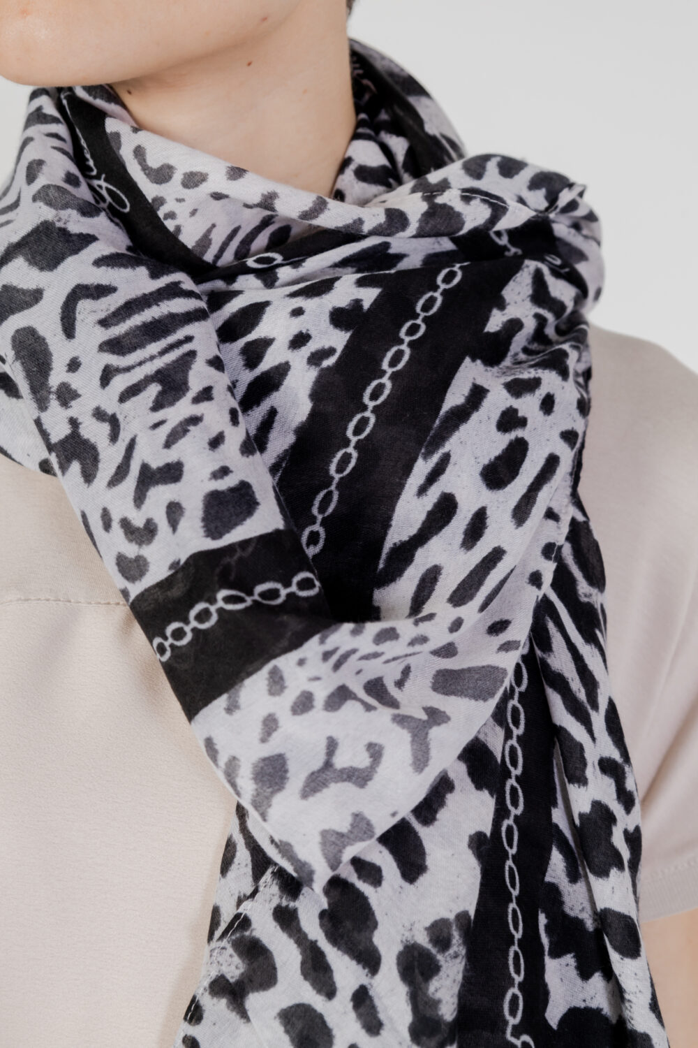 Pashmina Guess izzy foulard 120x120 Nero - Foto 2