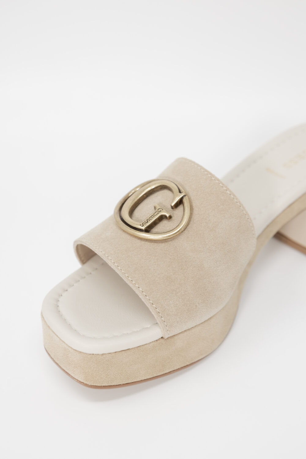 Scarpe con tacco Guess cinzia Beige - Foto 3