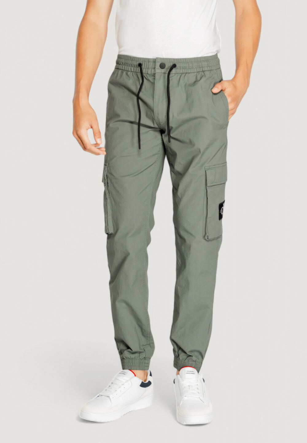 Pantaloni Calvin Klein Jeans washed cargo Grigio - Foto 1