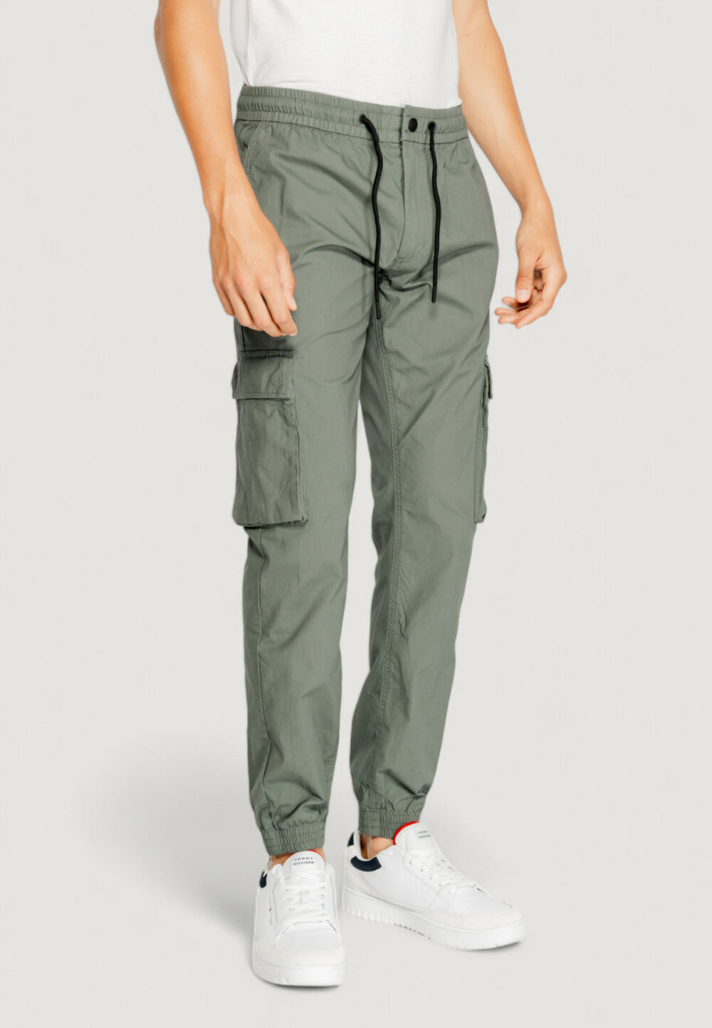 Pantaloni Calvin Klein Jeans washed cargo Grigio - Foto 3