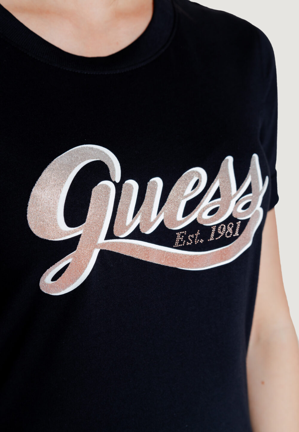 T-shirt Guess ss cn glittery logo Nero - Foto 2