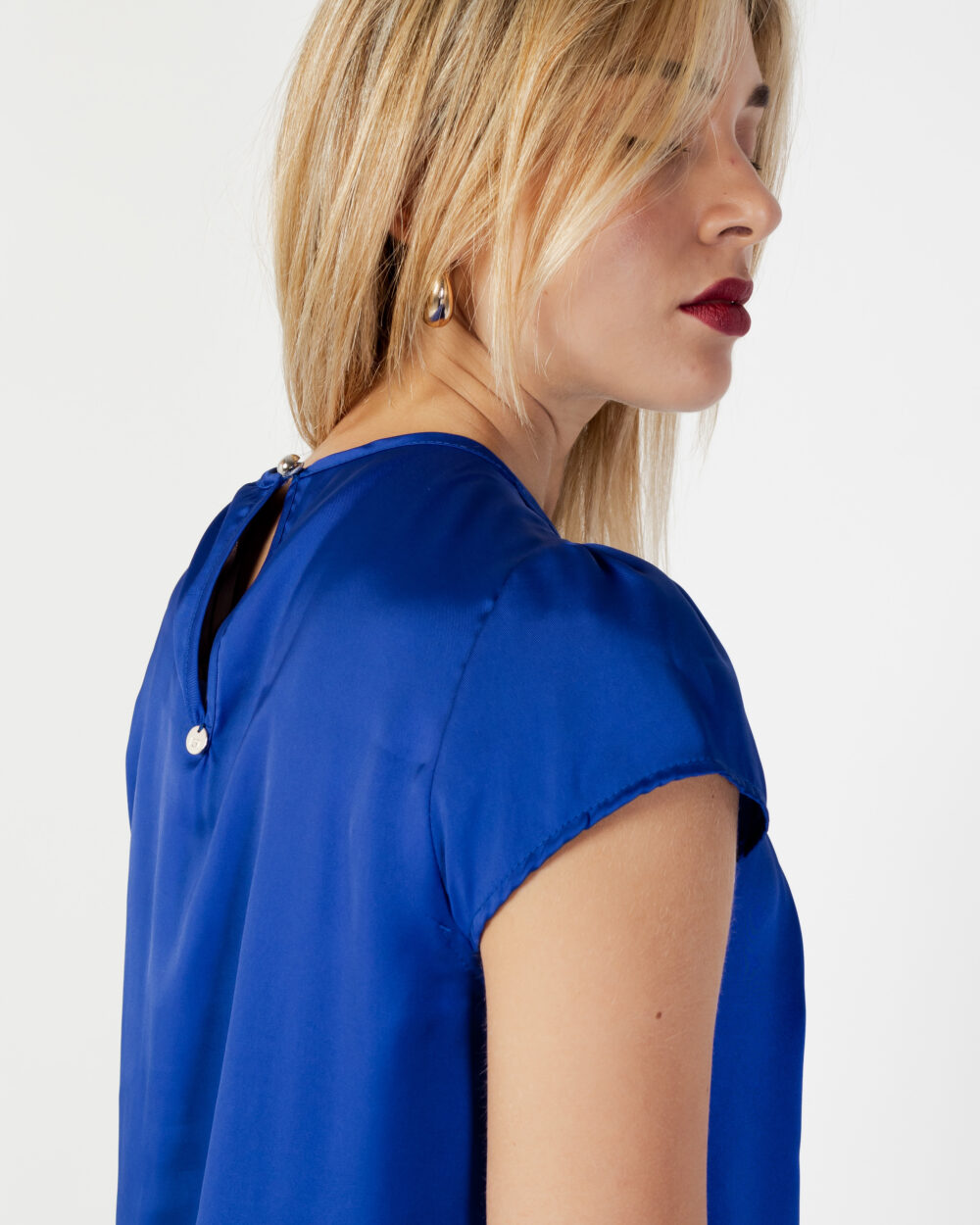 Blusa manica corta Rinascimento con catena strass Azzurro - Foto 4