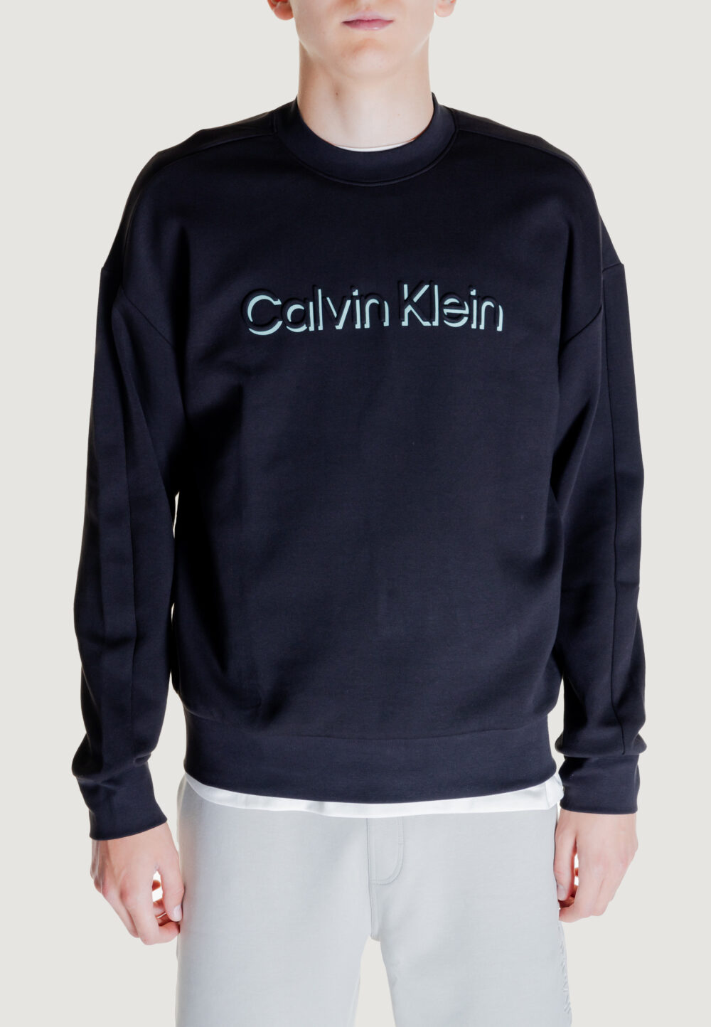 Felpa senza cappuccio Calvin Klein shadow embossed logo Nero - Foto 5