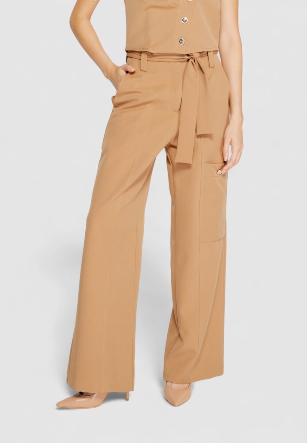 Pantaloni bootcut Rinascimento Beige - Foto 1