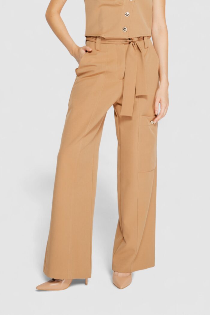 Pantaloni bootcut Rinascimento  Beige