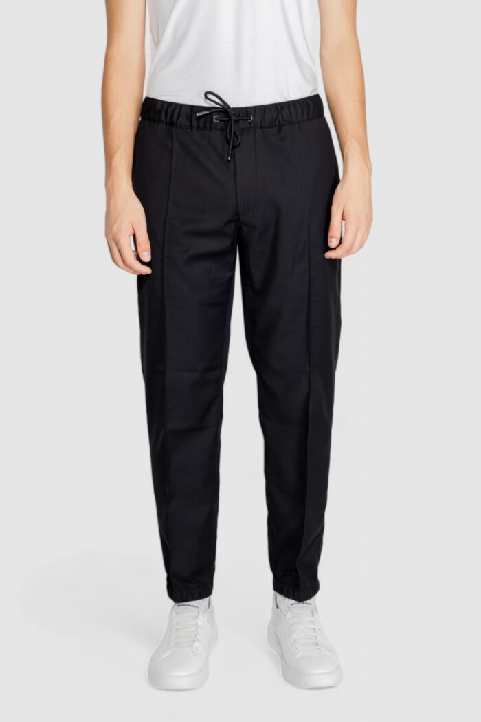 Pantaloni tapered Armani Exchange  Nero