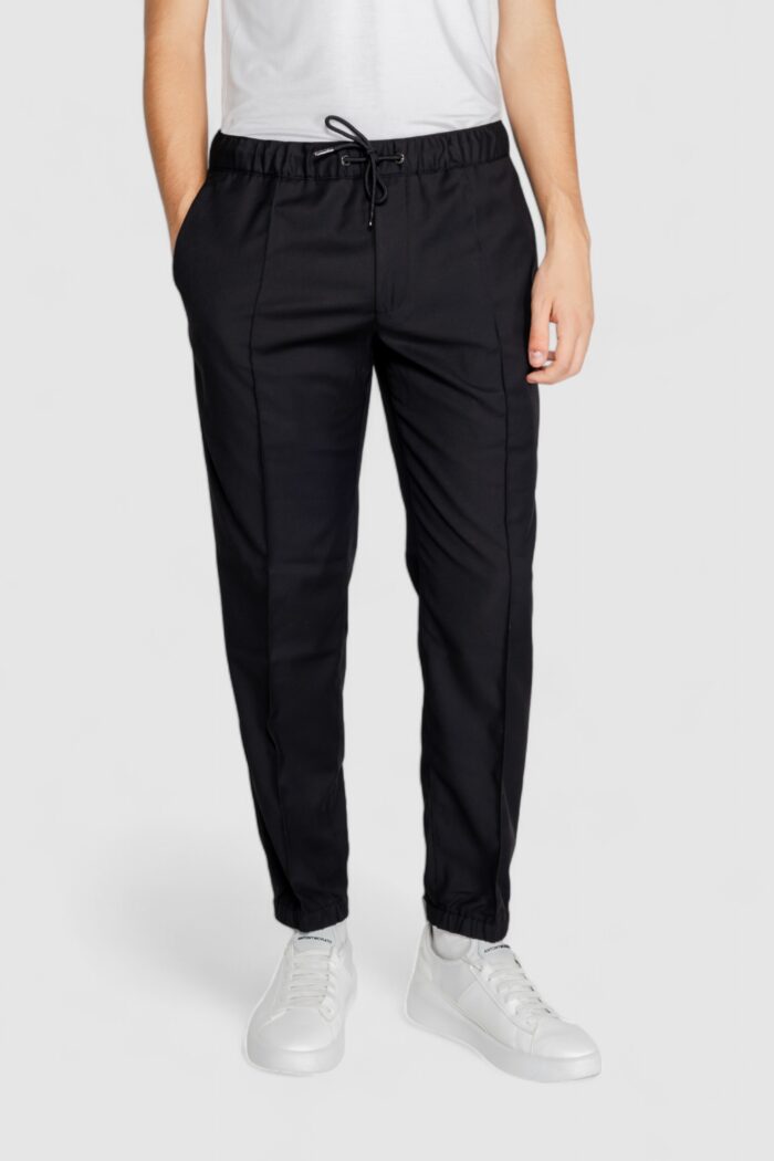 Pantaloni tapered Armani Exchange  Nero