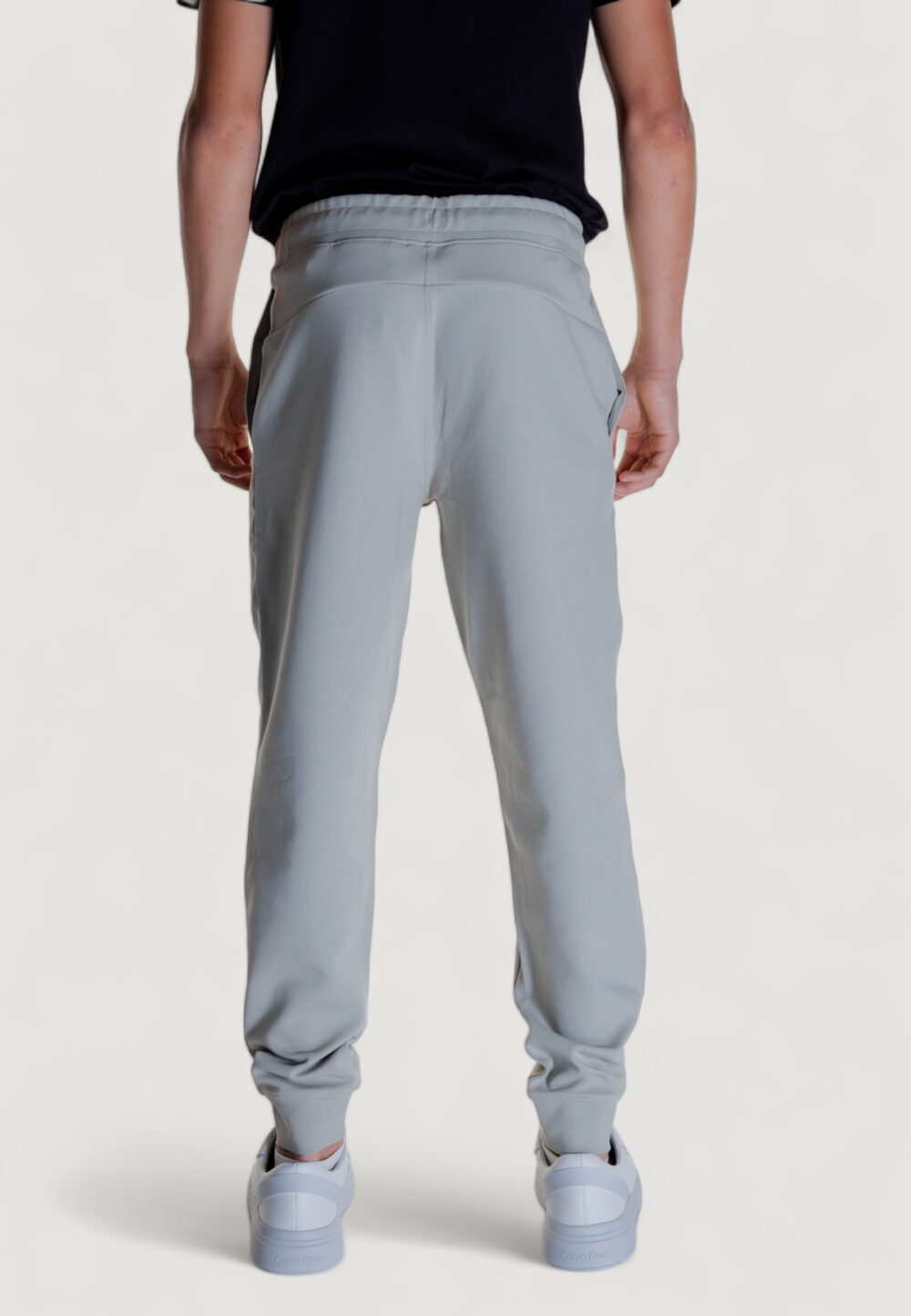 Pantaloni sportivi Calvin Klein shadow embossed logo Grigio - Foto 6