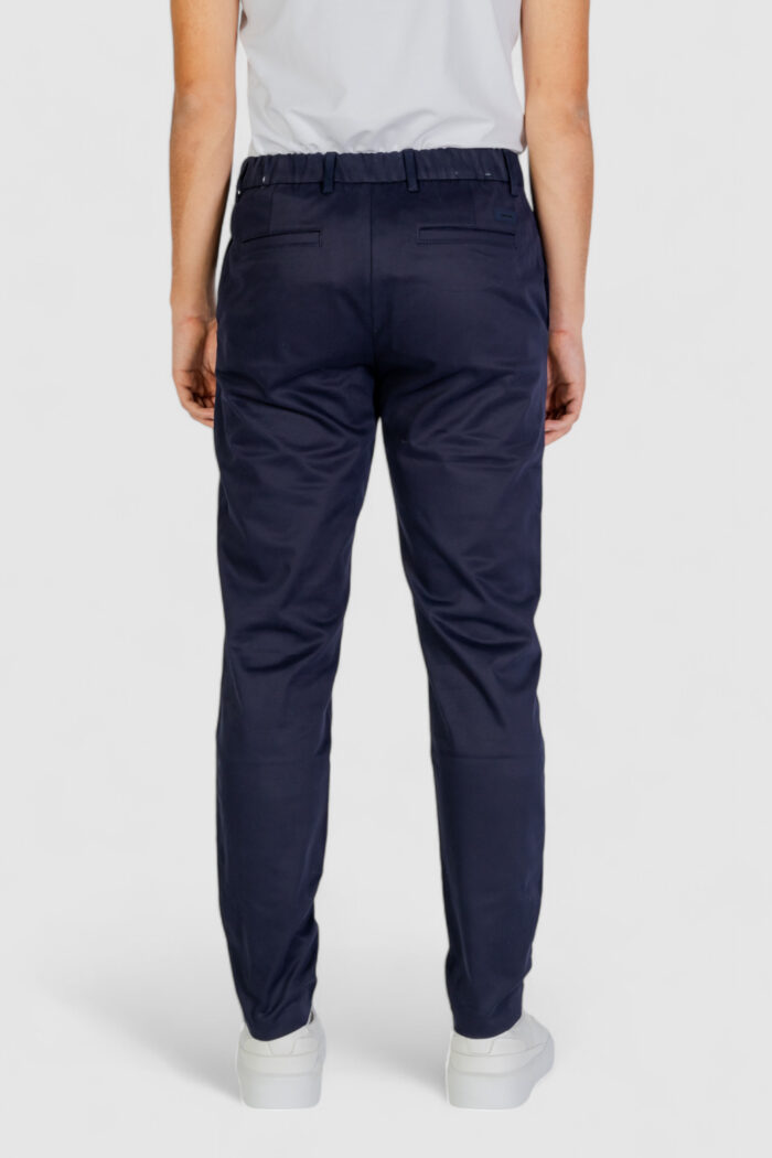 Pantaloni tapered Calvin Klein sateen stretch Blue scuro