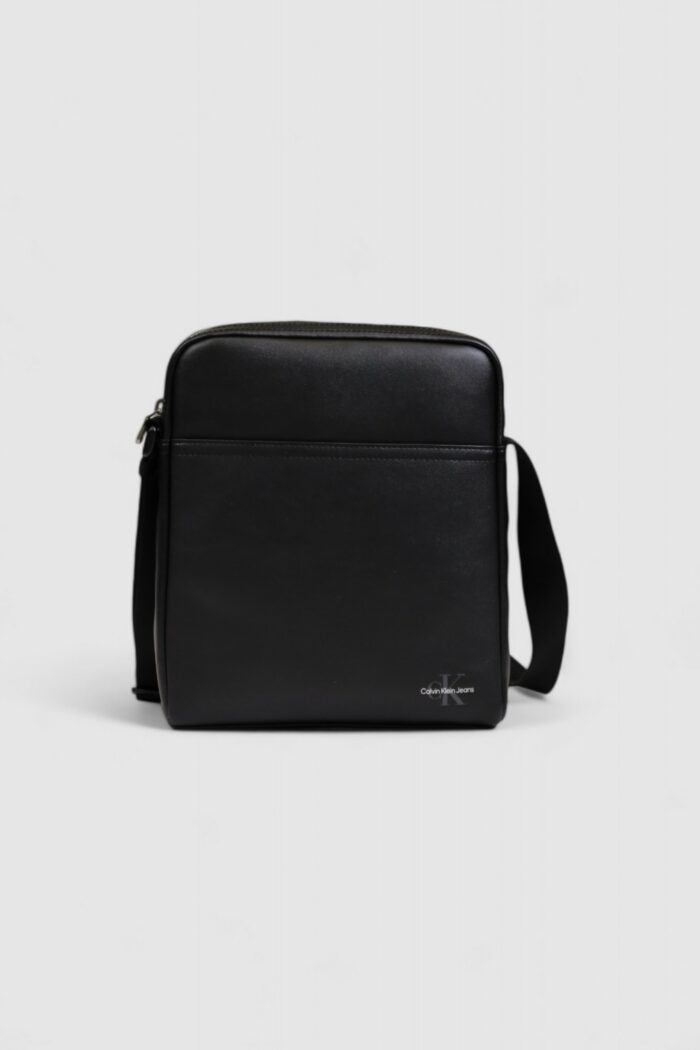 Tracolla Calvin Klein monogram soft reporter22 Nero