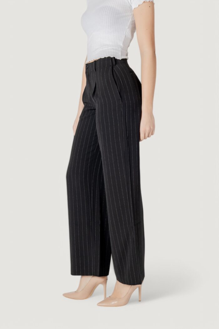 Pantaloni regular Calvin Klein Jeans soft crepe pinstripe Nero