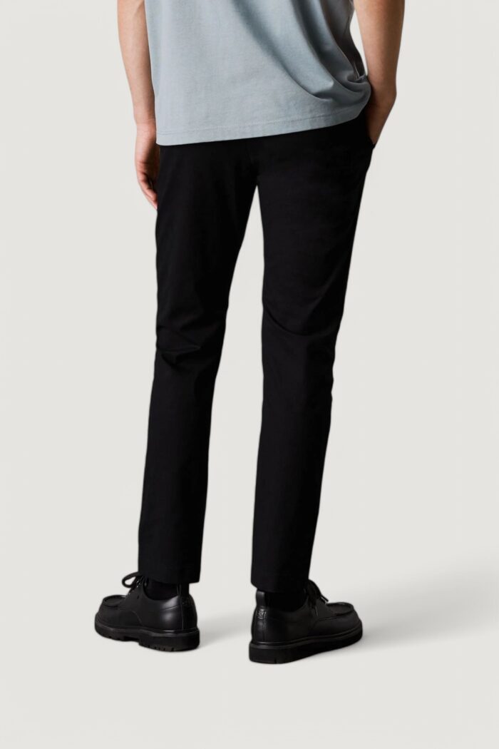 Pantaloni Calvin Klein Jeans tapered chino Nero