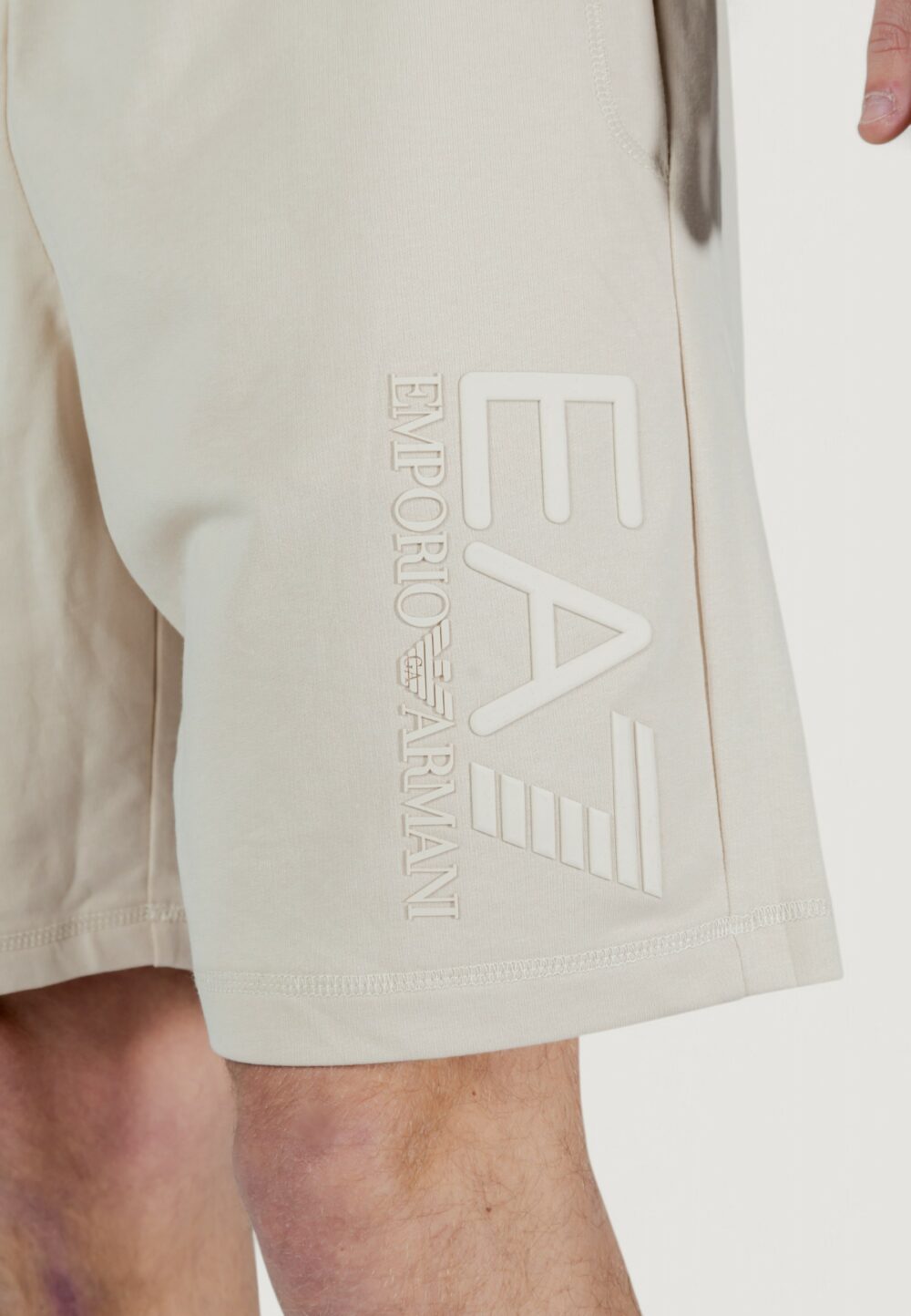 Bermuda sportivi EA7 Beige chiaro - Foto 12
