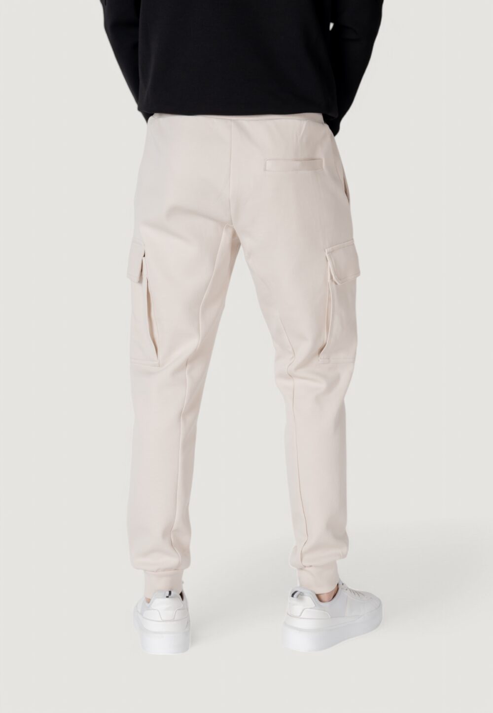 Pantaloni sportivi Antony Morato regular fit with logoed rubber flag Panna - Foto 4