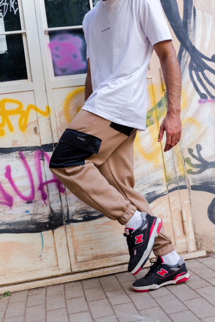 Pantaloni sportivi Hydra Clothing con patch Beige scuro