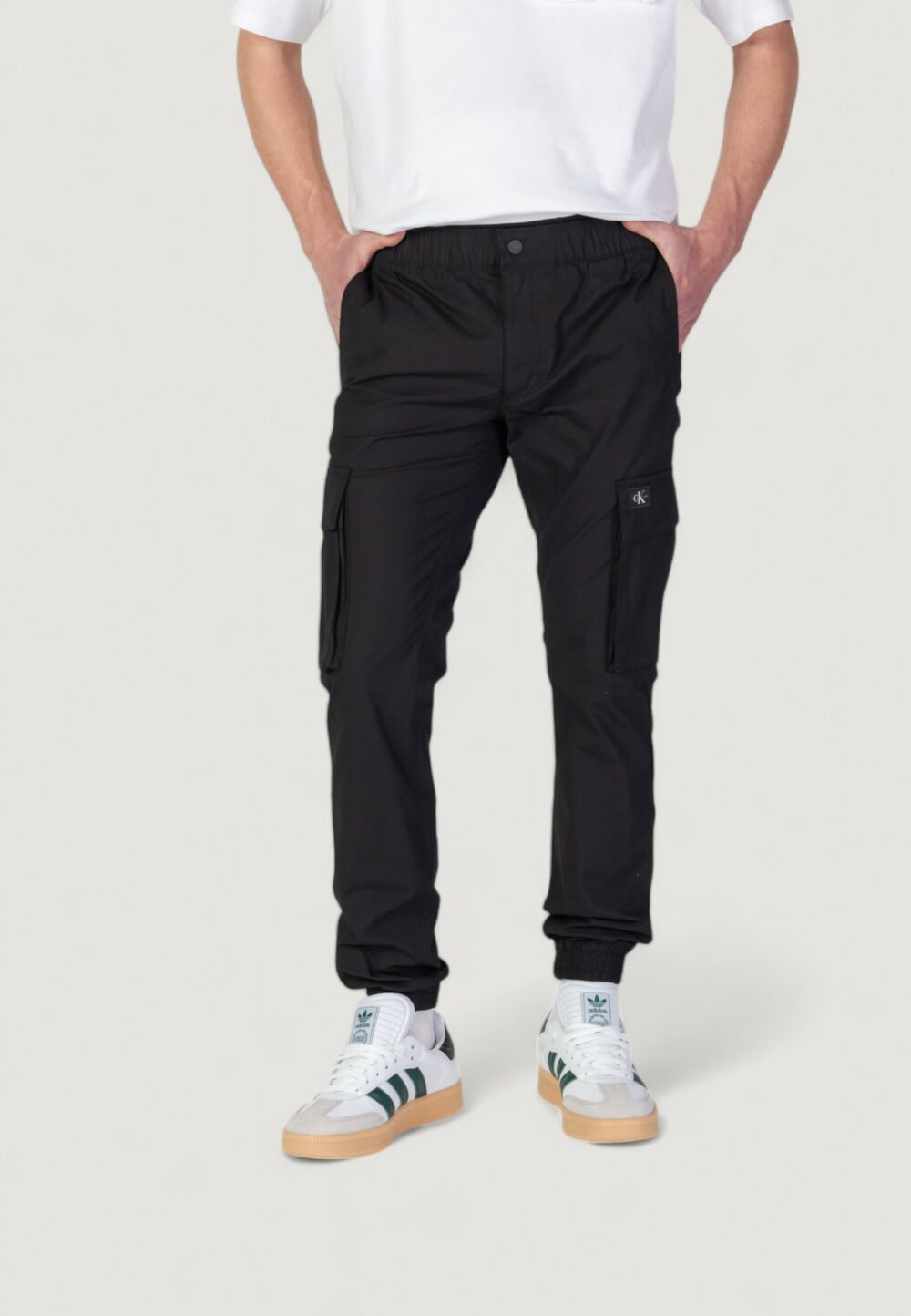 Pantaloni tapered Calvin Klein Jeans cargo Nero - Foto 1