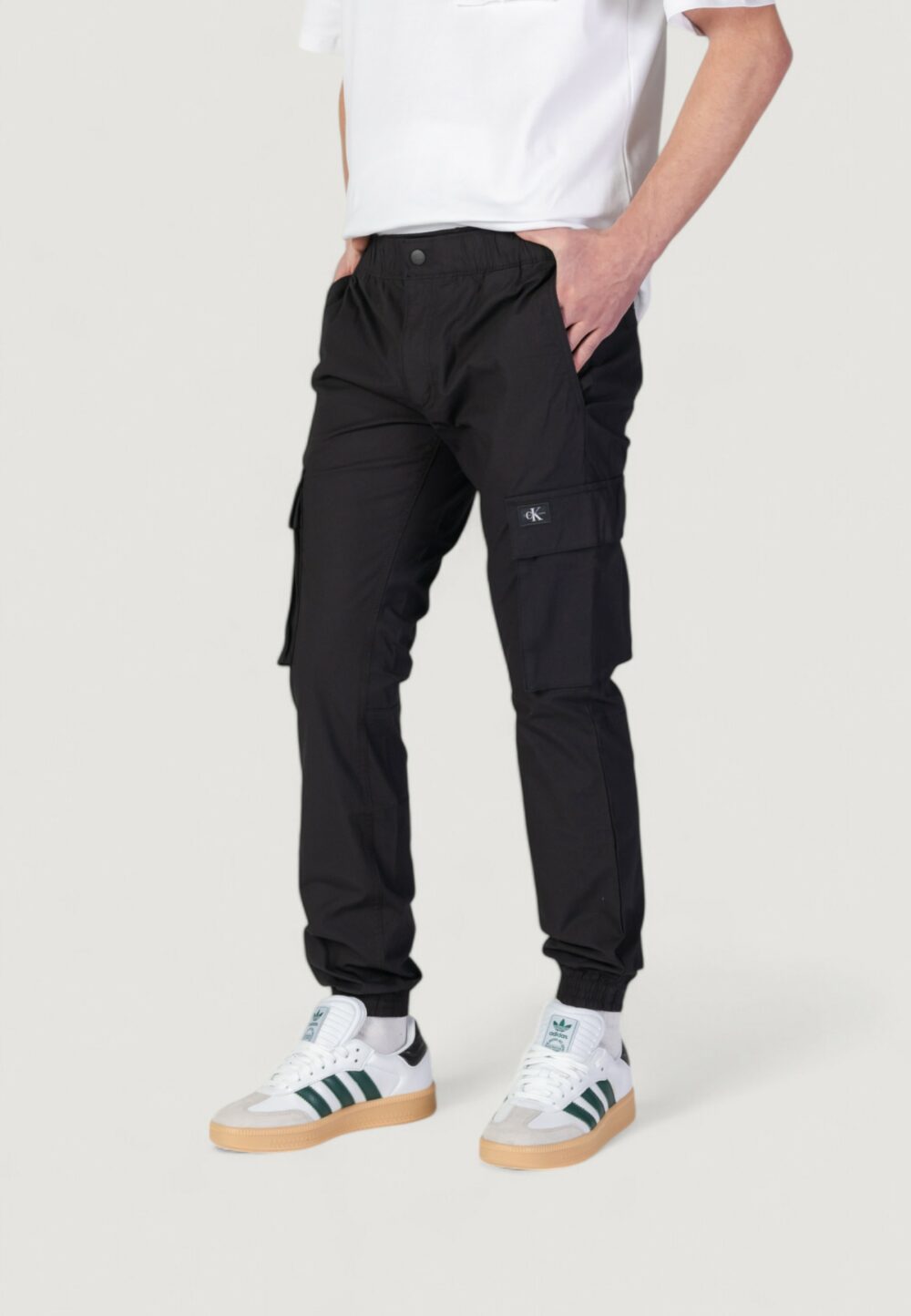 Pantaloni tapered Calvin Klein Jeans cargo Nero - Foto 3