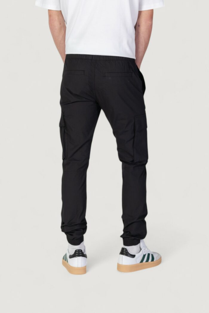 Pantaloni tapered Calvin Klein Jeans cargo Nero