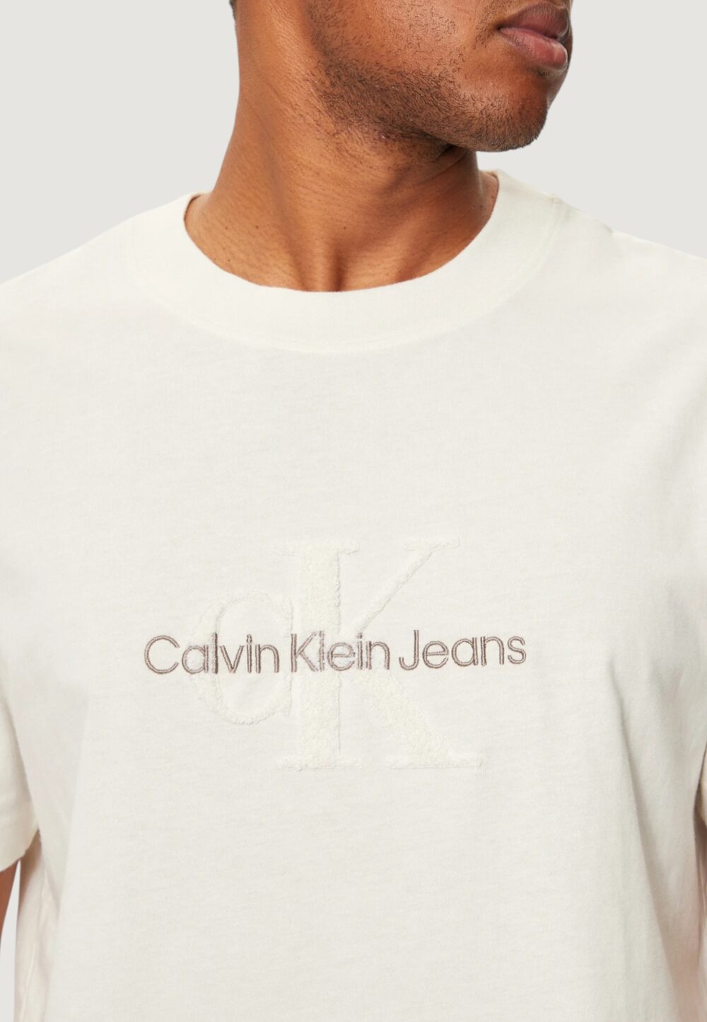T-shirt Calvin Klein Jeans chenille monologo te Beige chiaro - Foto 2
