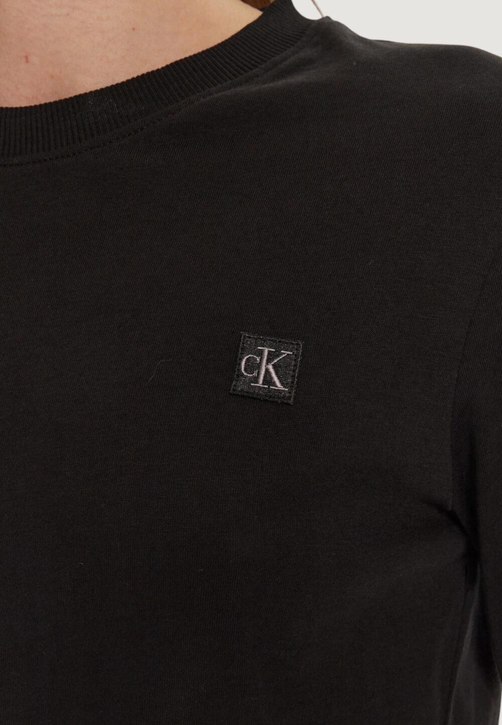 T-shirt Calvin Klein Jeans ck embro regular lon Nero - Foto 4