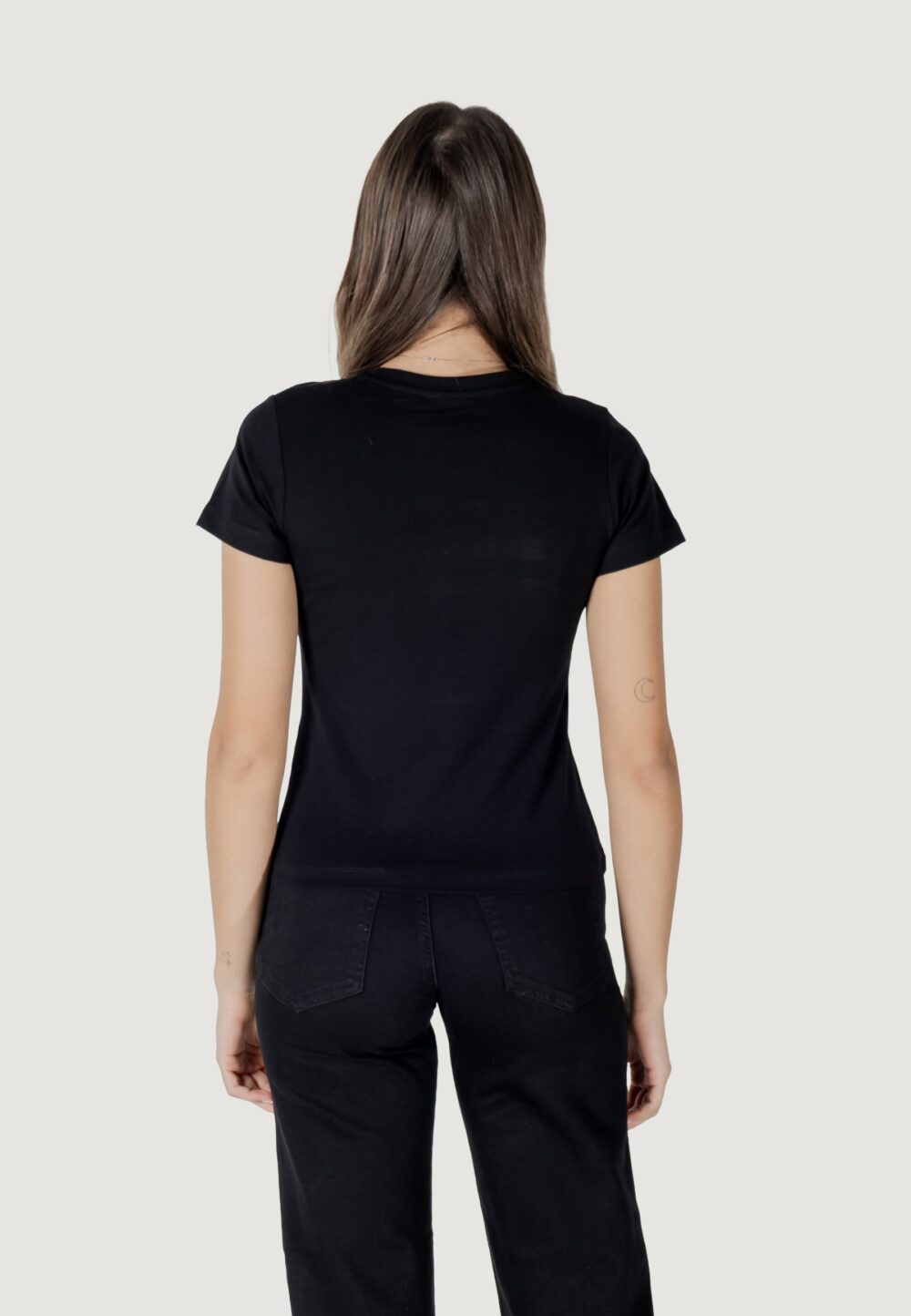 T-shirt Guess Active kamelie cn Nero - Foto 4