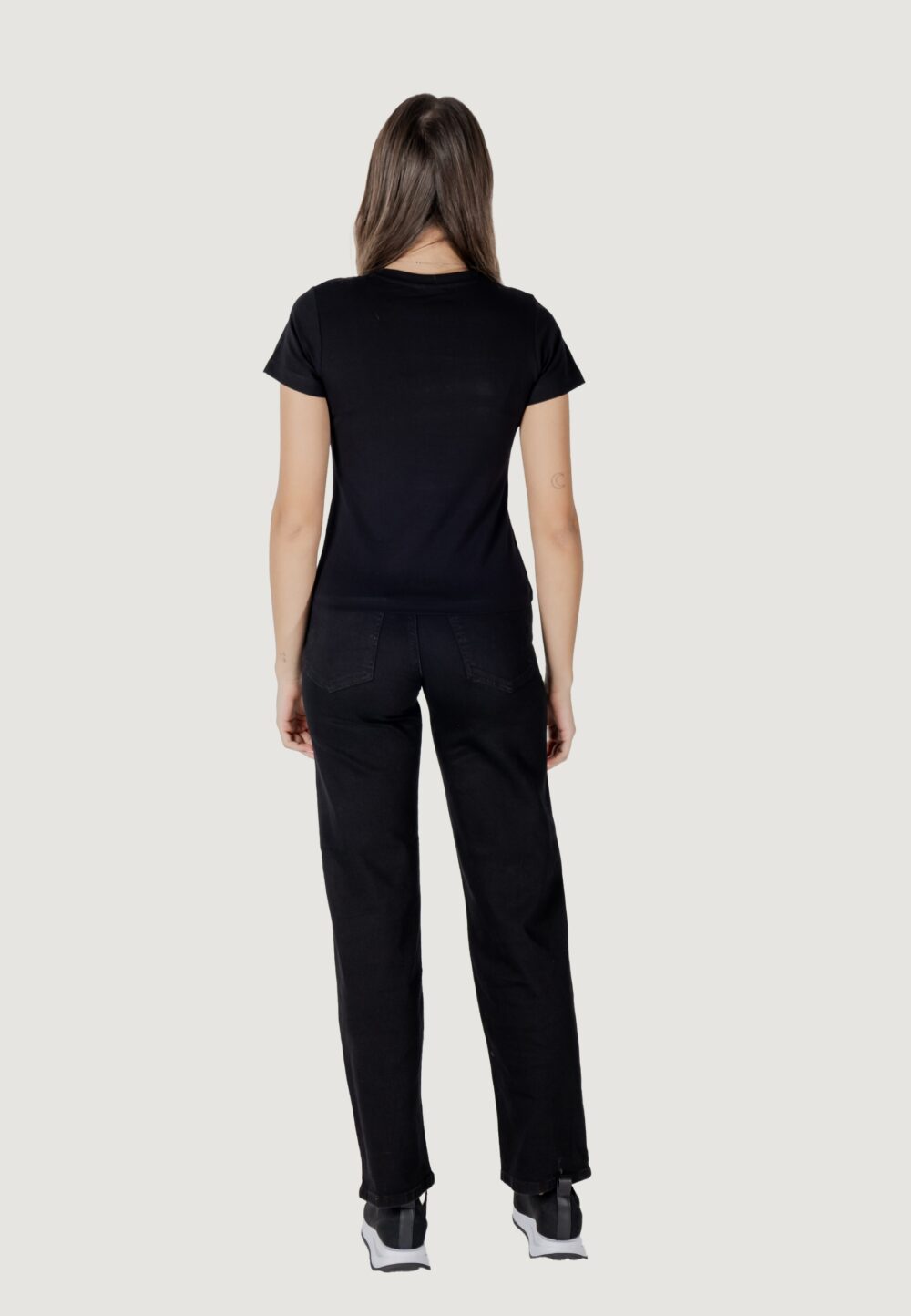 T-shirt Guess Active kamelie cn Nero - Foto 7