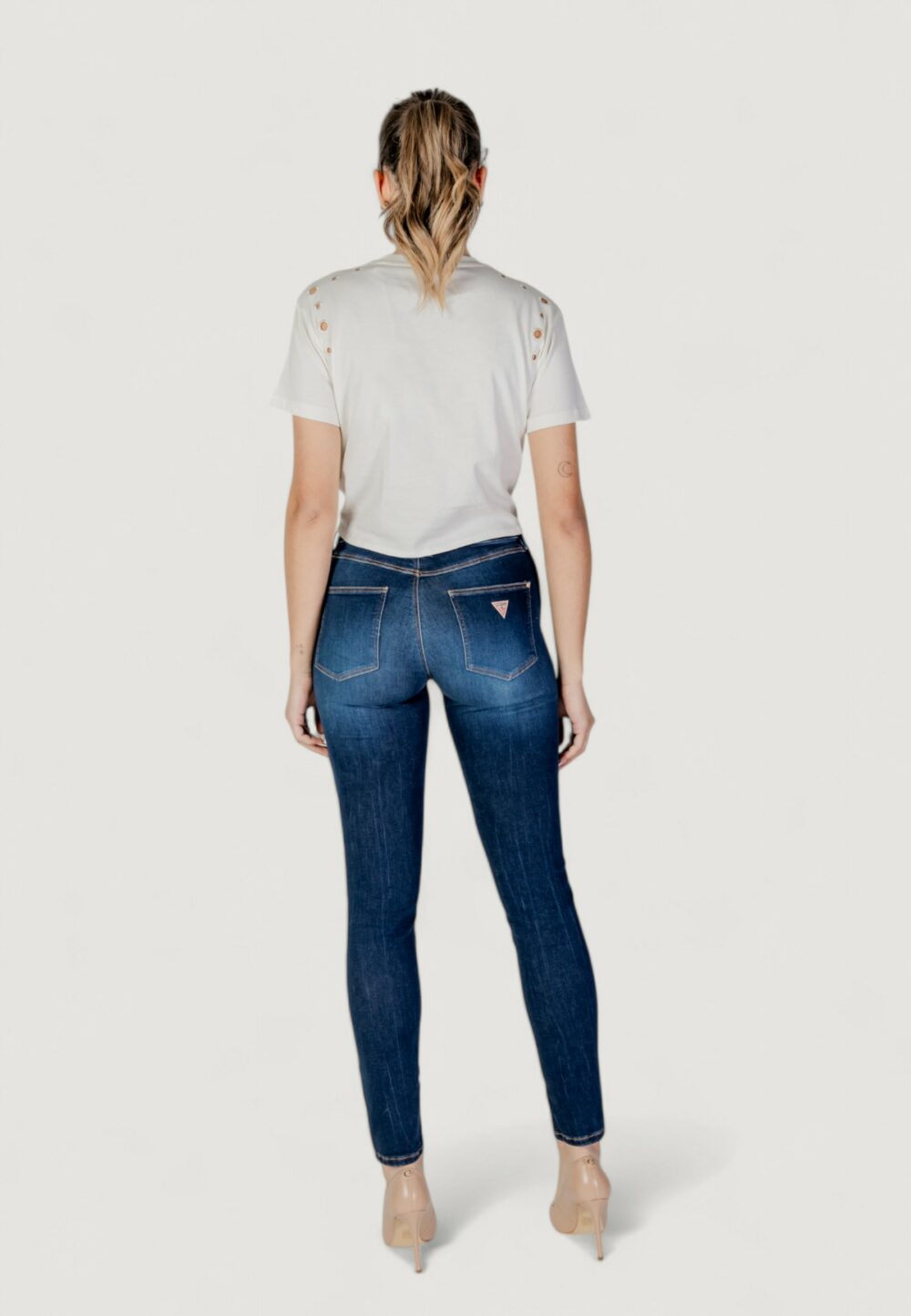 T-shirt Guess cn ss eyelet tone on Crema - Foto 7