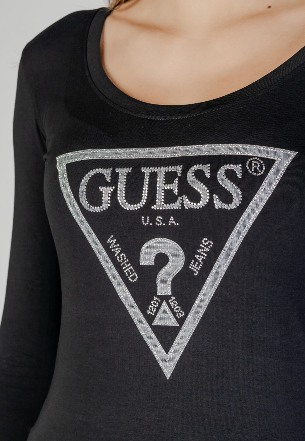 T-shirt Guess ls cn shiny triangle Nero - Foto 10