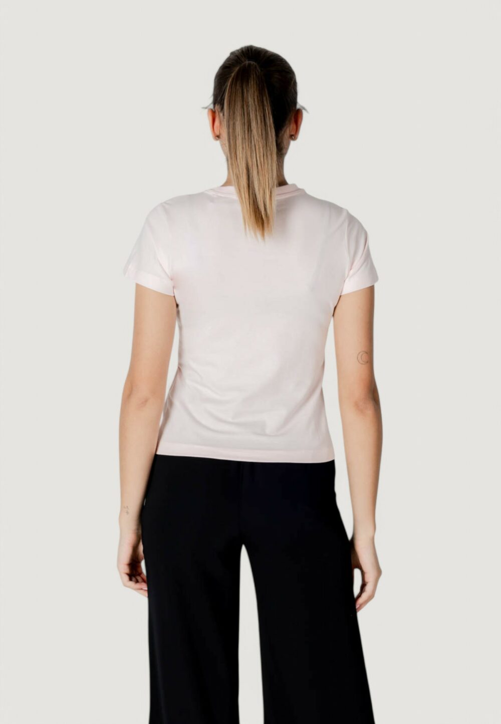 T-shirt Guess Active kamelie cn Rosa - Foto 8