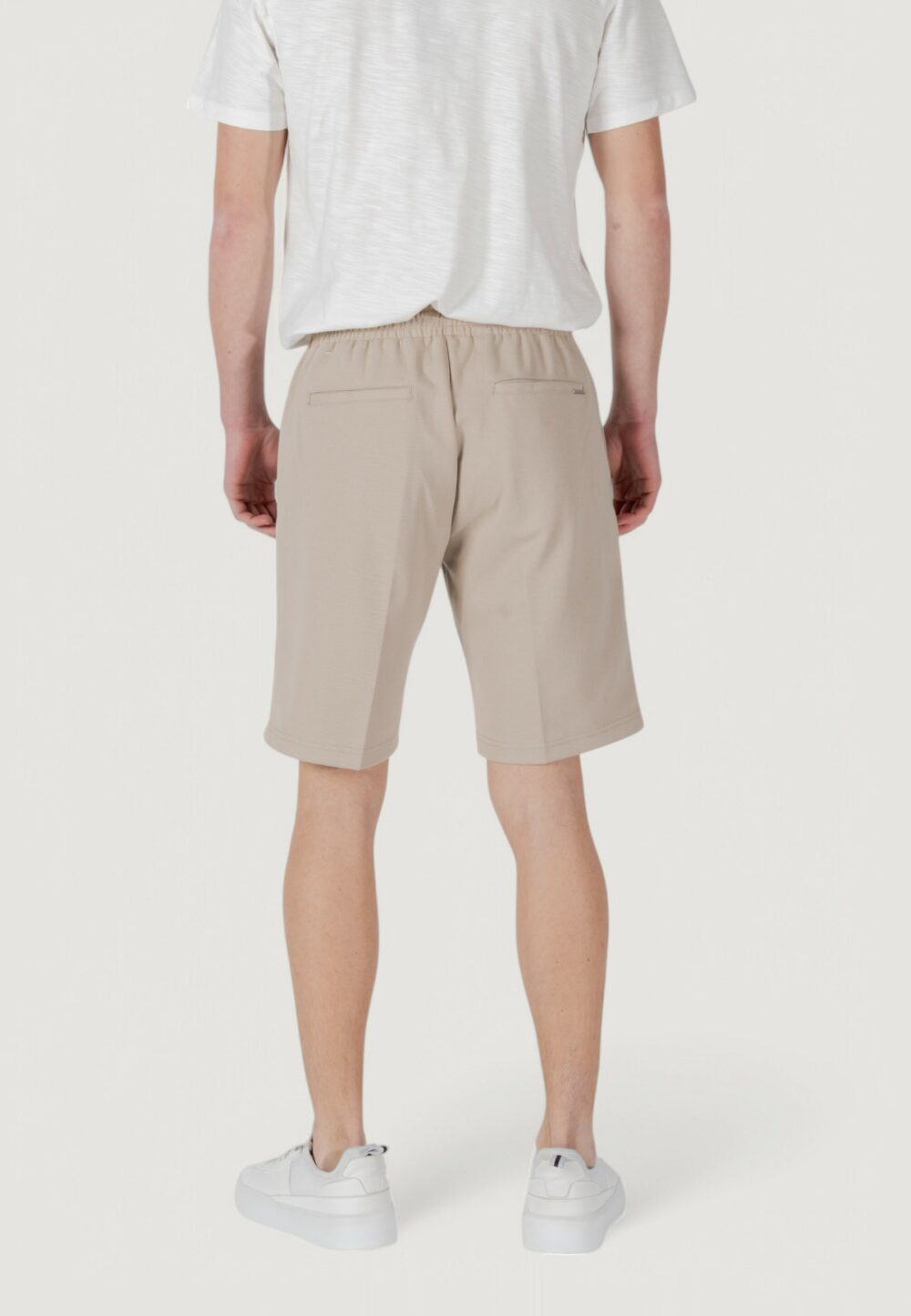 Bermuda sportivi Antony Morato carrot fit with logoed metal badge Beige - Foto 2