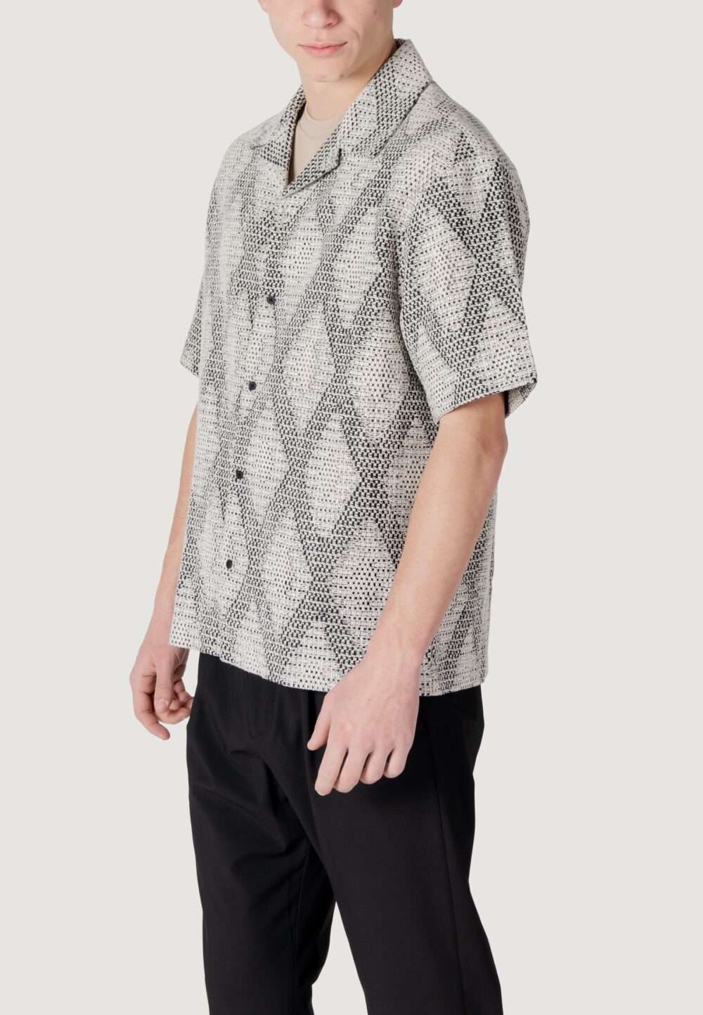 Camicia manica corta Antony Morato relaxed fit with logoed metal badge Nero - Foto 4