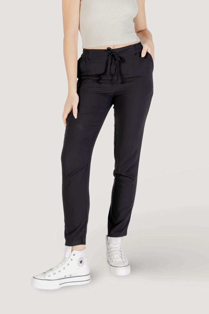 Pantaloni a sigaretta Vero Moda vmeasy joy nw loose wvn ga Nero