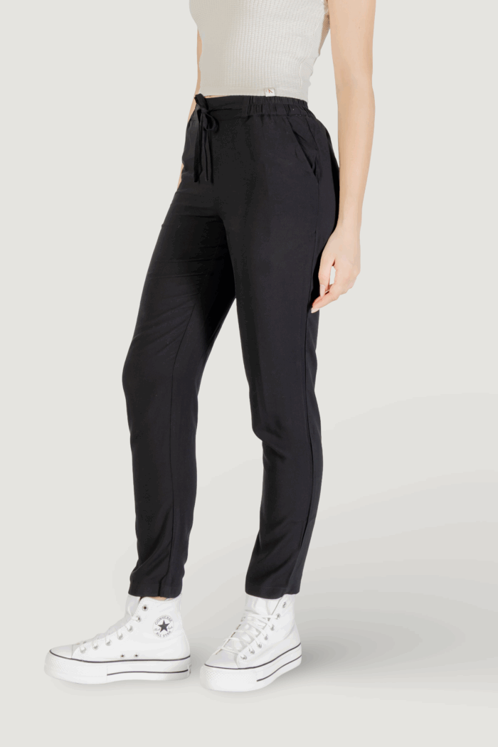 Pantaloni a sigaretta Vero Moda vmeasy joy nw loose wvn ga Nero