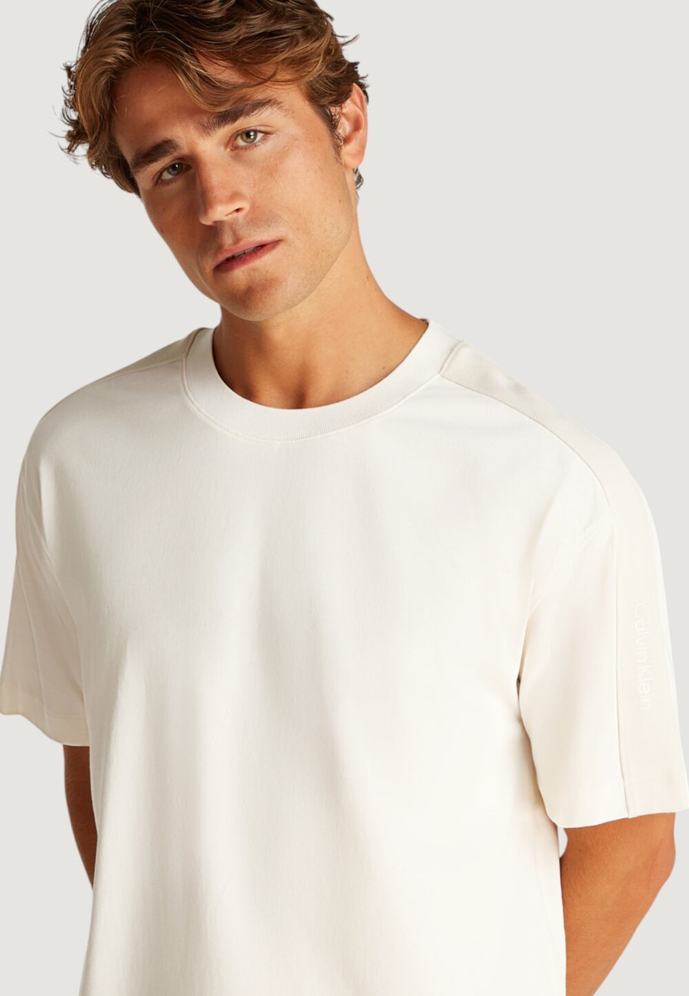 T-shirt Calvin Klein Jeans logo tape tee Beige - Foto 2