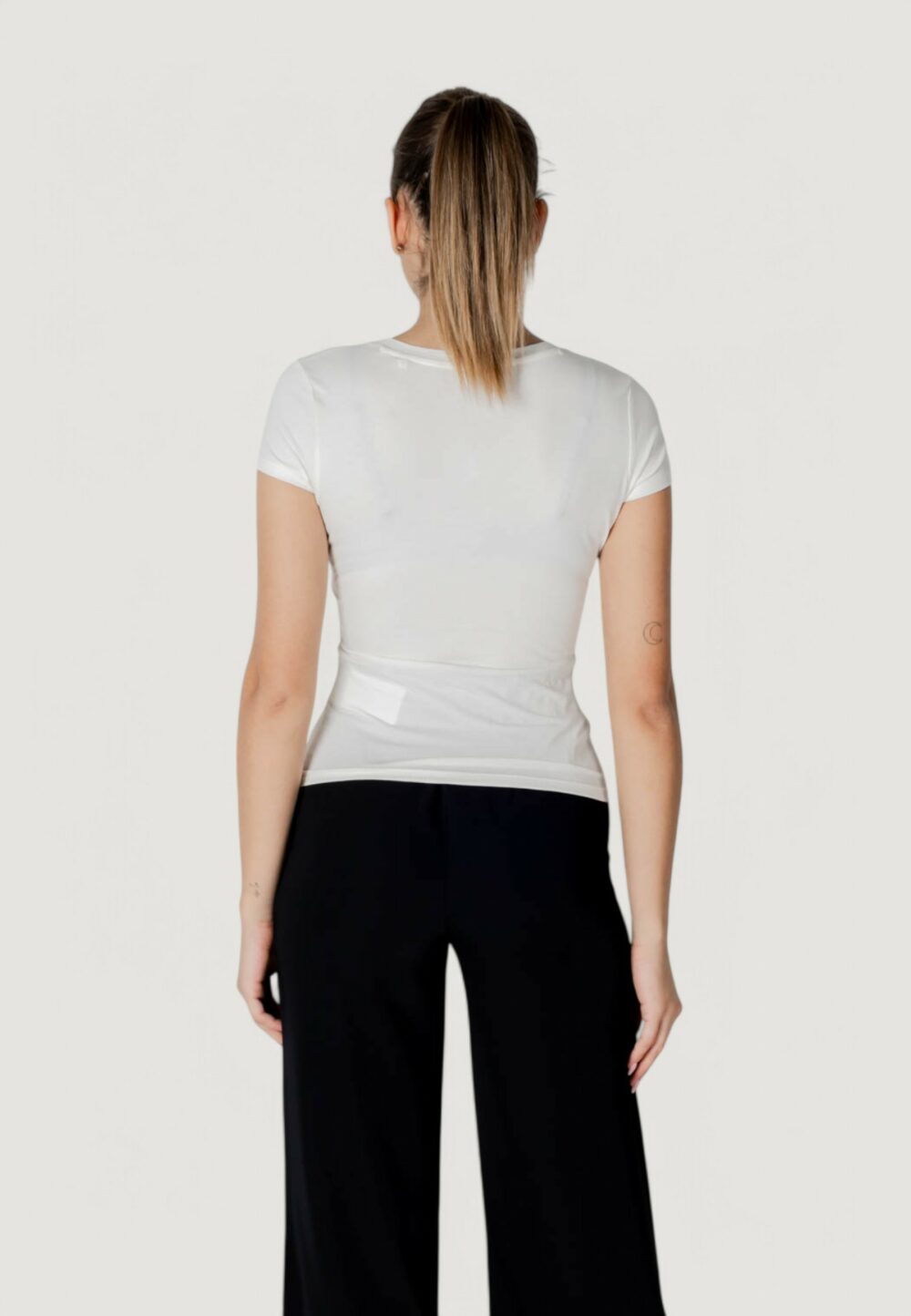T-shirt Guess ss pony hair logo r5 Bianco - Foto 5