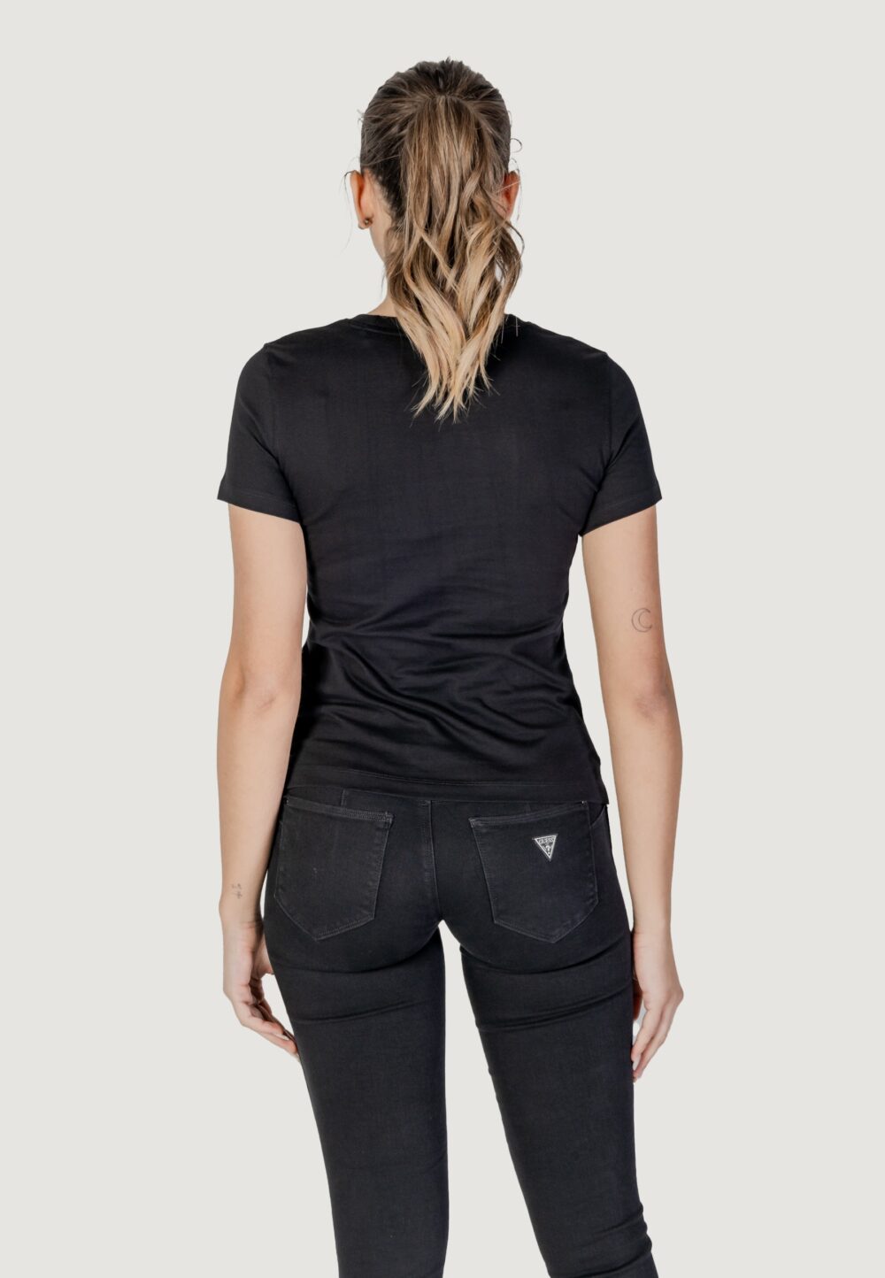 T-shirt Guess cn ss love triangle Nero - Foto 3